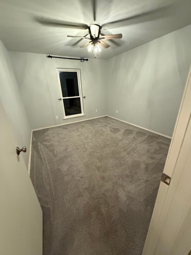 Building Photo - 2950 Crestline Dr