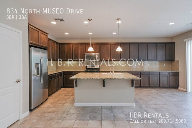 Building Photo - 834 N MUSEO Dr