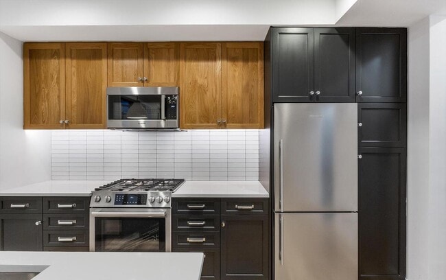 Building Photo - 2248 Ontario Rd NW