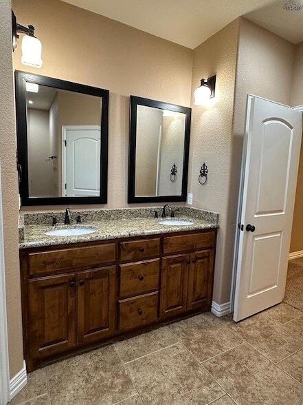 Building Photo - 6018 Oakmont Dr