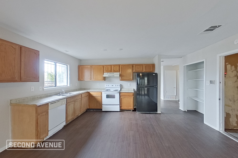 Building Photo - 9124 Pinehaven Dr