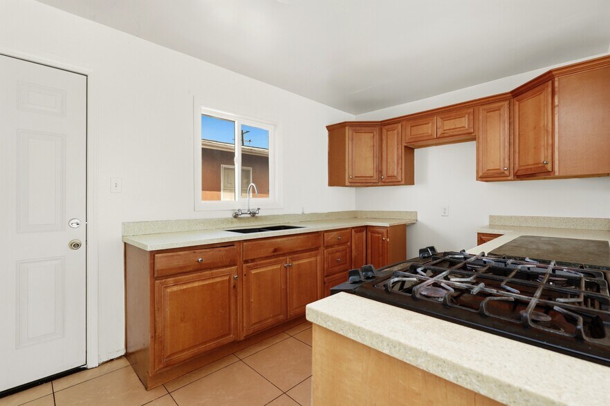 Building Photo - 1405 S Broadway