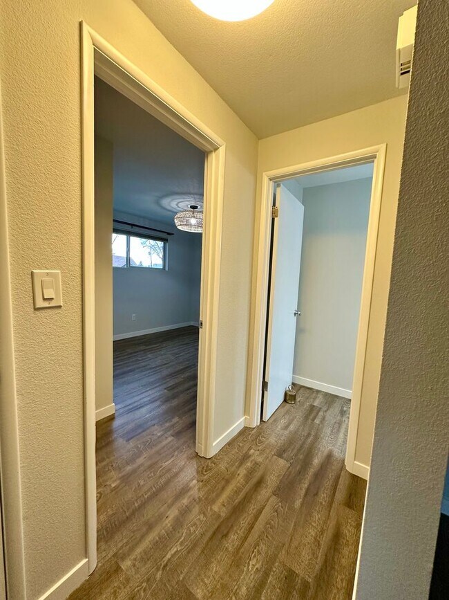 Building Photo - 1139 SW Indian Ave