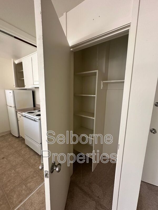 Building Photo - 356 Jayne Ave