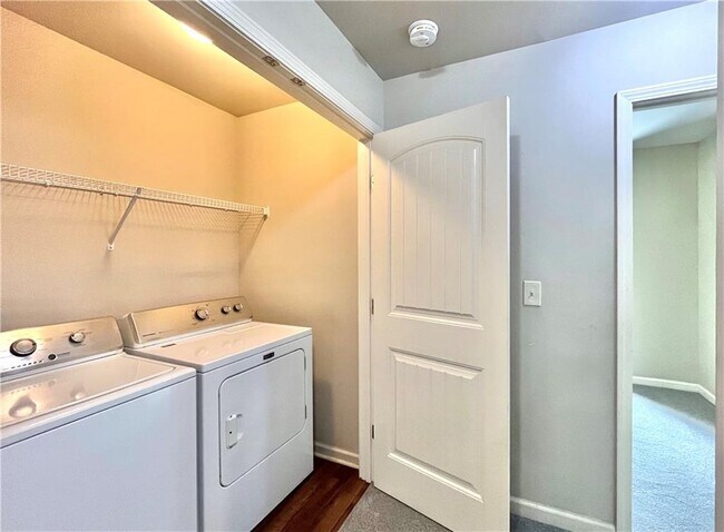 Building Photo - 348 Turtle Creek Dr