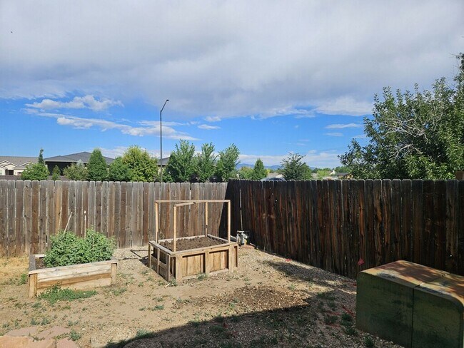 Building Photo - Home Sweet Home in Marianna Village - 2 bedroom and 1.5 bath