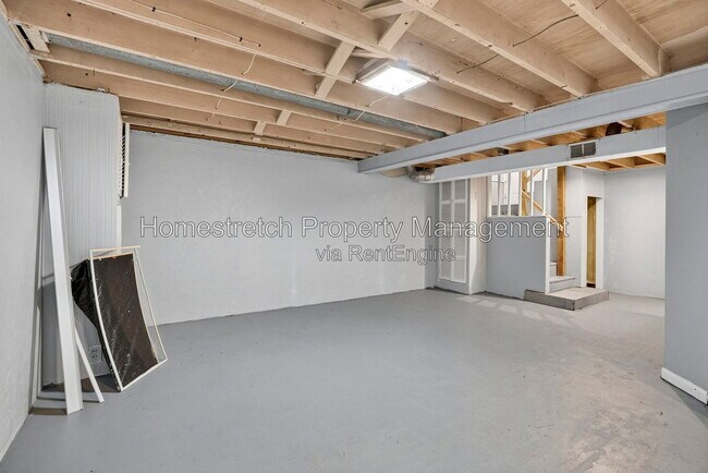 Building Photo - 2247 Hollis Dr