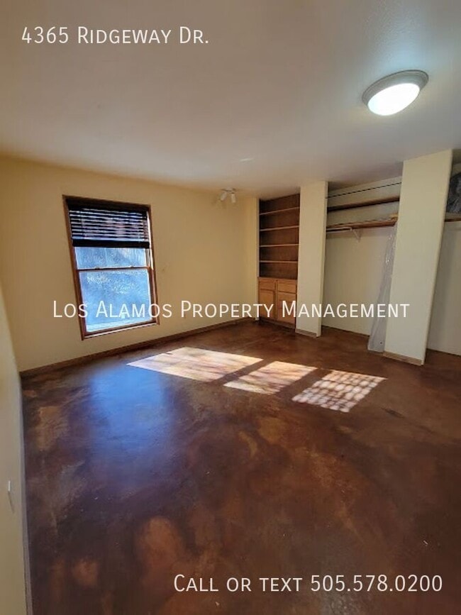 Building Photo - 4365 Ridgeway Dr