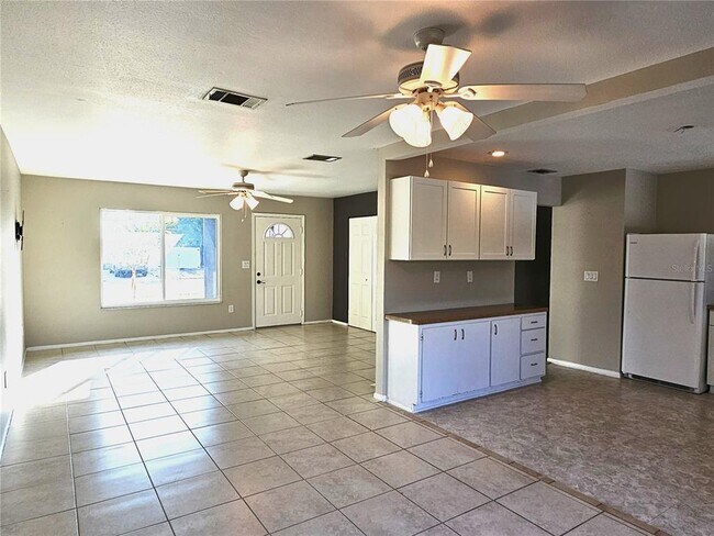 Building Photo - 2657 Roxbury Cir