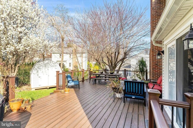 Building Photo - 6302 Shiplett Blvd