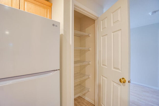 Building Photo - THREE BEDROOM TOWNHOME WITH GARAGE ACROSS FROM SHOPPING AND DINING