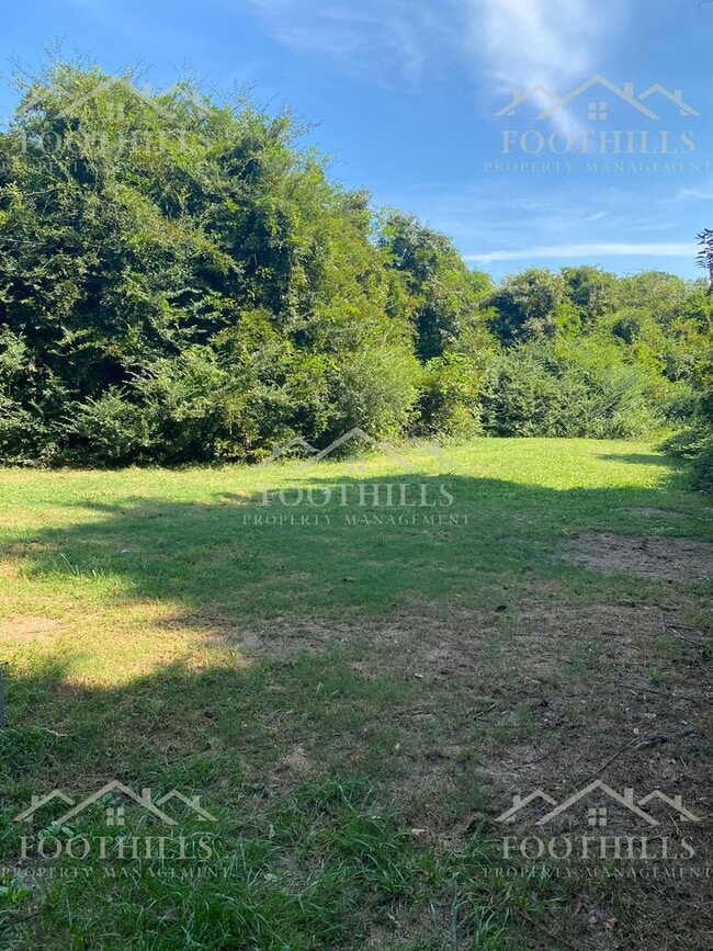Building Photo - 2-Bed Single-Family Home with Granite Coun...