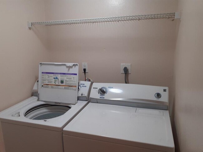 Building Photo - 10505 Waterview Ct