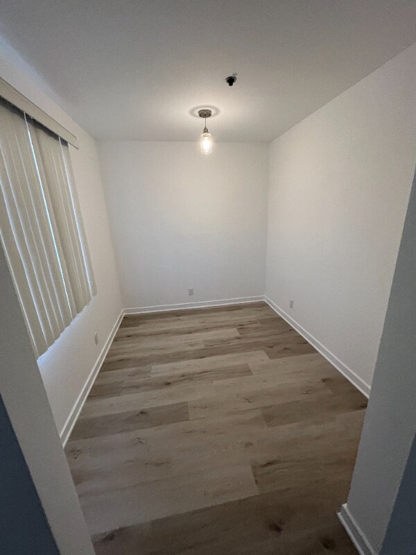 Building Photo - 555 Oak St