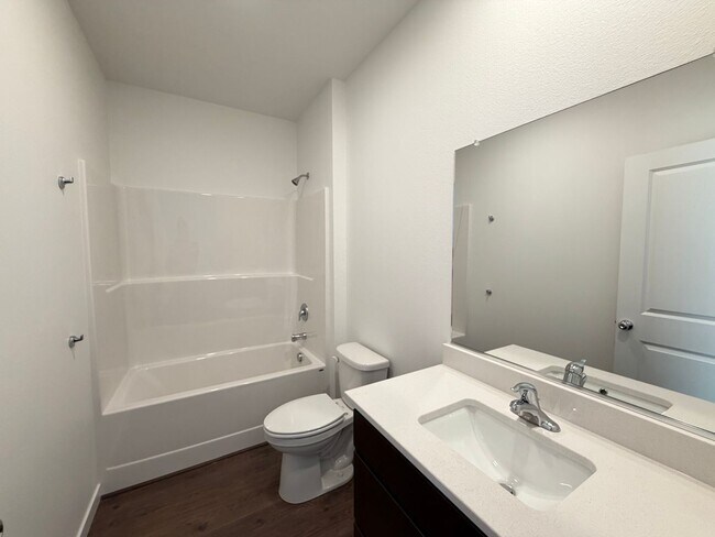 Building Photo - Brand New Post Falls Home!!