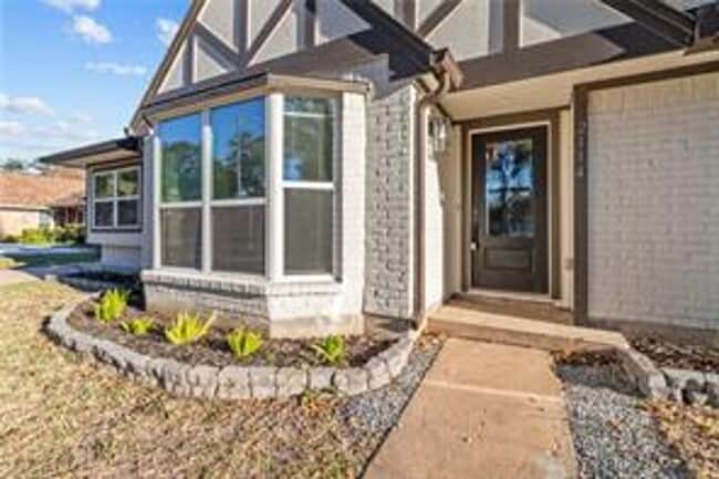 Building Photo - 2114 Eaglerock Dr