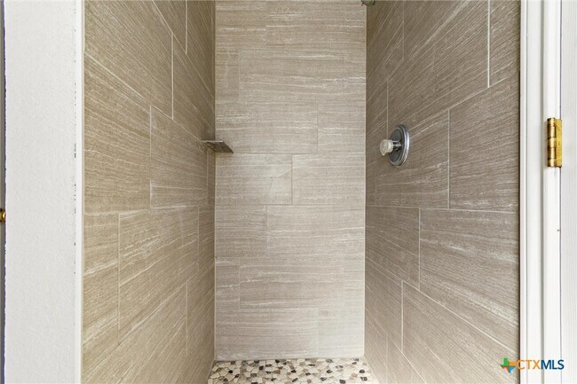 Building Photo - 3504 Saul Dr