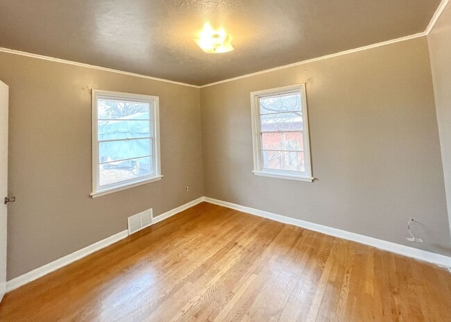 Building Photo - Charming Home Near 15th & Boulevard