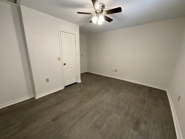 Building Photo - 2210 TX-31