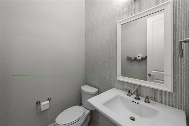 Building Photo - 8704 Pine Valley Dr