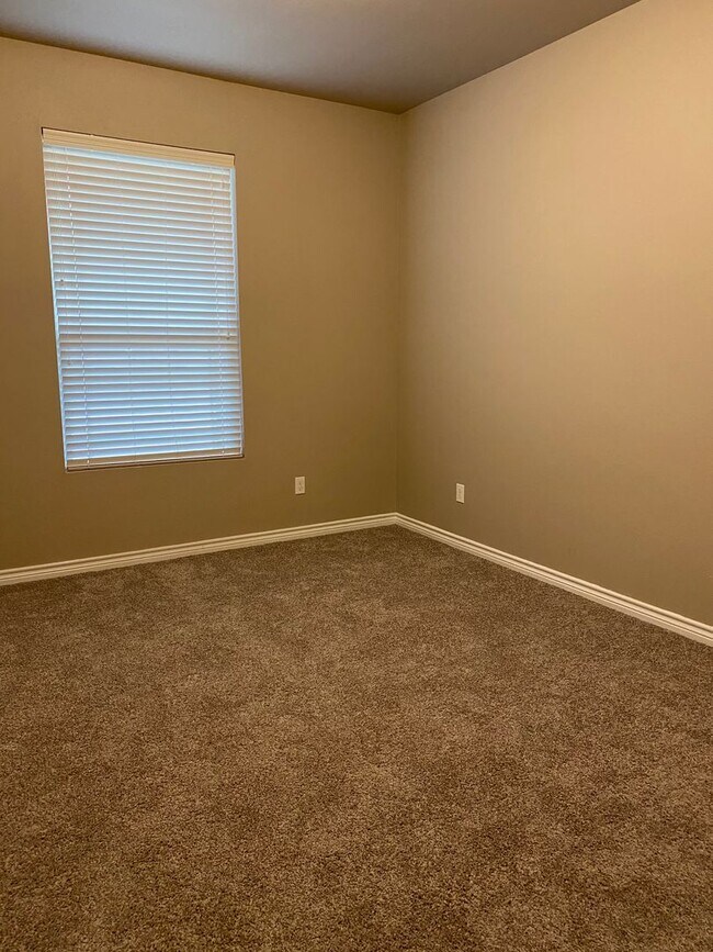 Building Photo - Beautiful 4 Bedroom in Desert Ridge