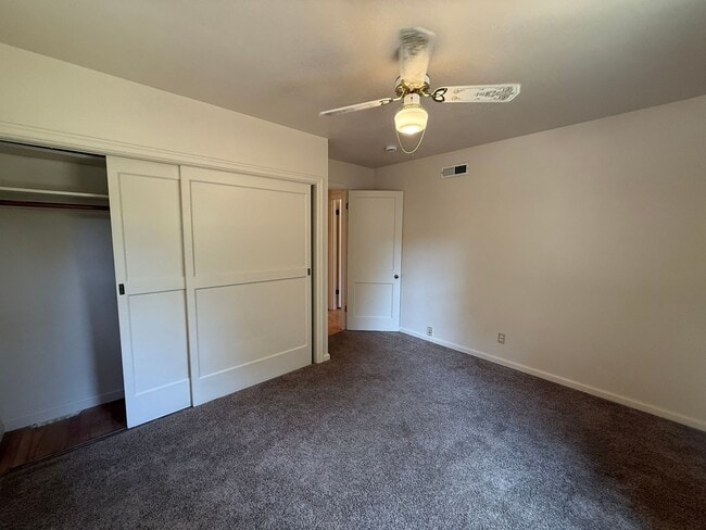 Building Photo - 2 Bedroom Home for Rent in Hood River