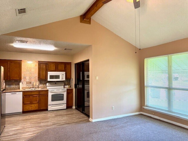 Building Photo - 49 Westwood Vlg Dr