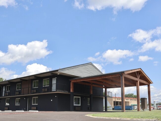 Building Photo - Southside Square Apartments - NOW LEASING