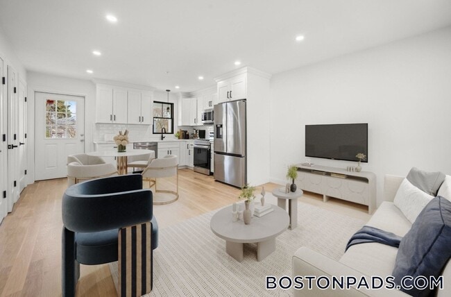 Building Photo - 23 Cedar St