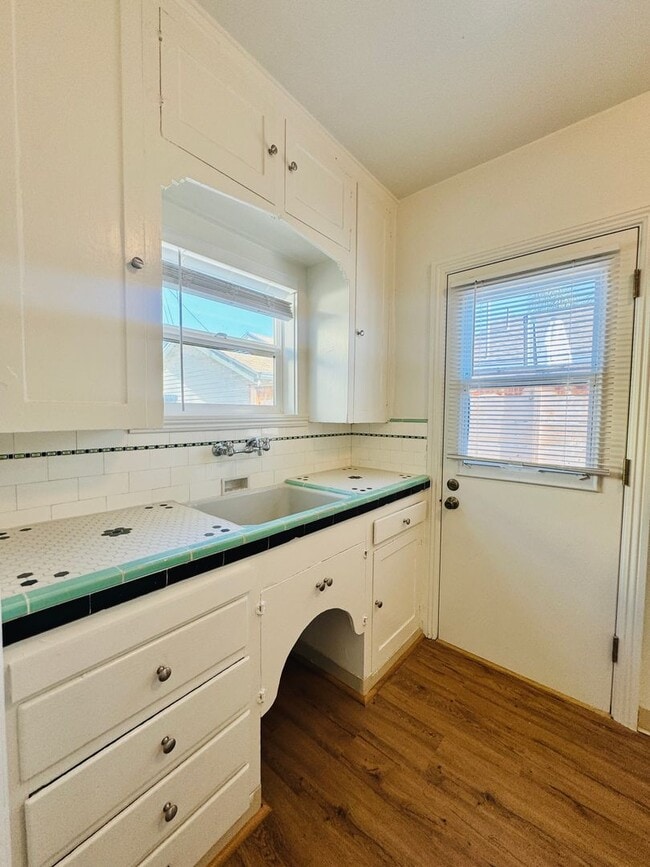 Building Photo - AVAILABLE NOW! NORTH PARK BUNGALOW! 1BD/1B...