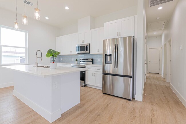 Building Photo - 4206 Mason Dr