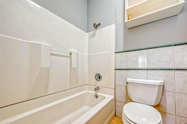 Building Photo - 9009 Richmond Ave.