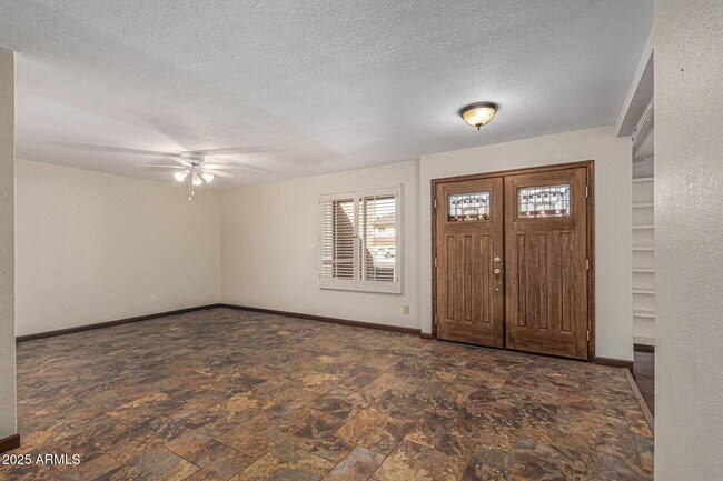 Building Photo - 5109 E Kathleen Rd