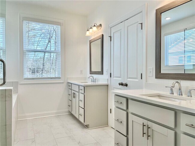 Building Photo - 1562 Wellborn Walk