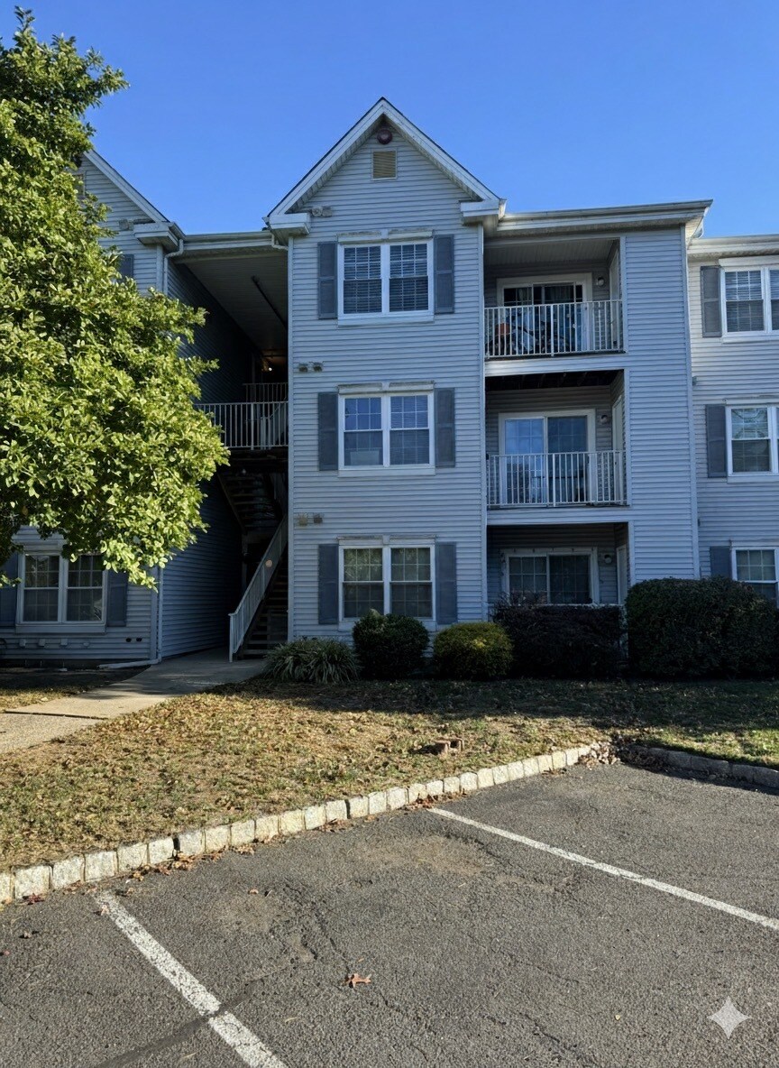 Building Photo - 323 Stratford Pl