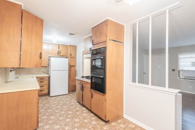 Building Photo - 3 Bed | 1 Bath in North Tulsa!