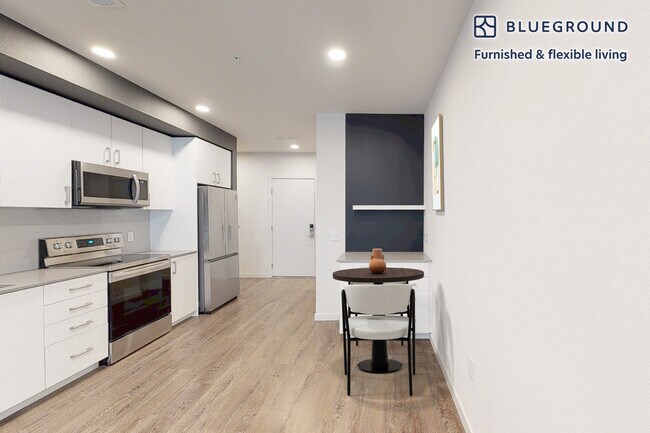 Building Photo - 2600 Lawrence St