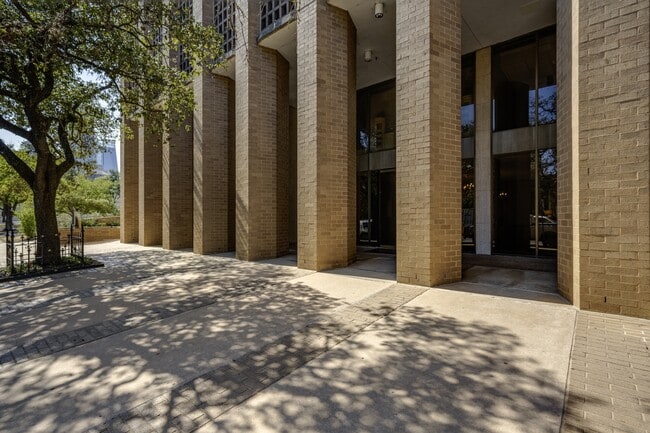 Building Photo - 1122 Colorado St