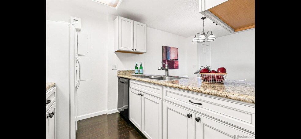 Building Photo - 14740 E Kentucky Dr