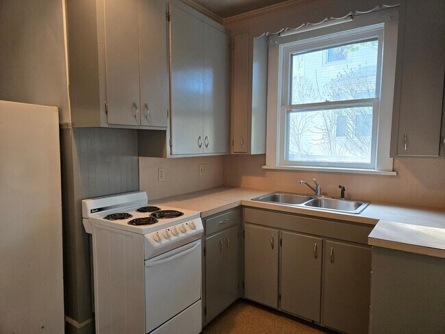 Building Photo - 118.5 W Walnut St