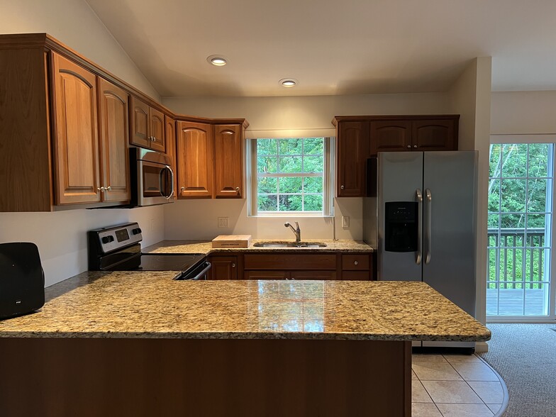 Kitchen - 69 Tiara Ct