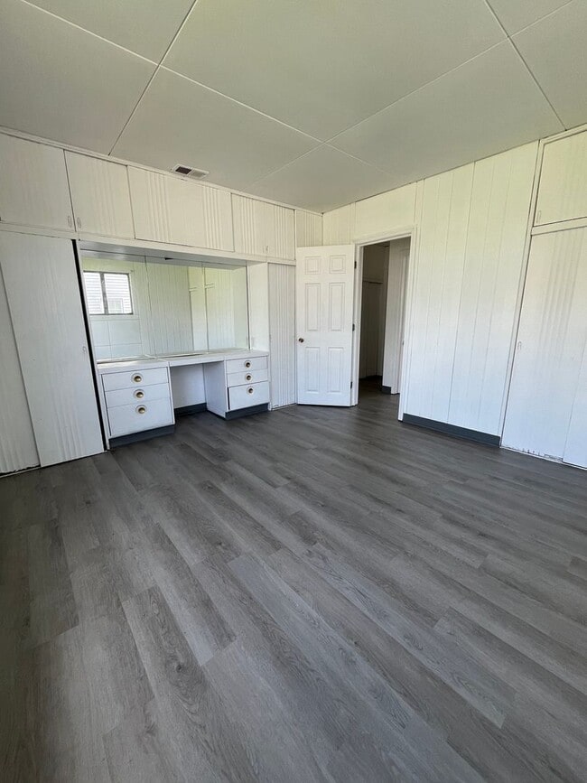 Building Photo - Two Bedroom Single Family Home