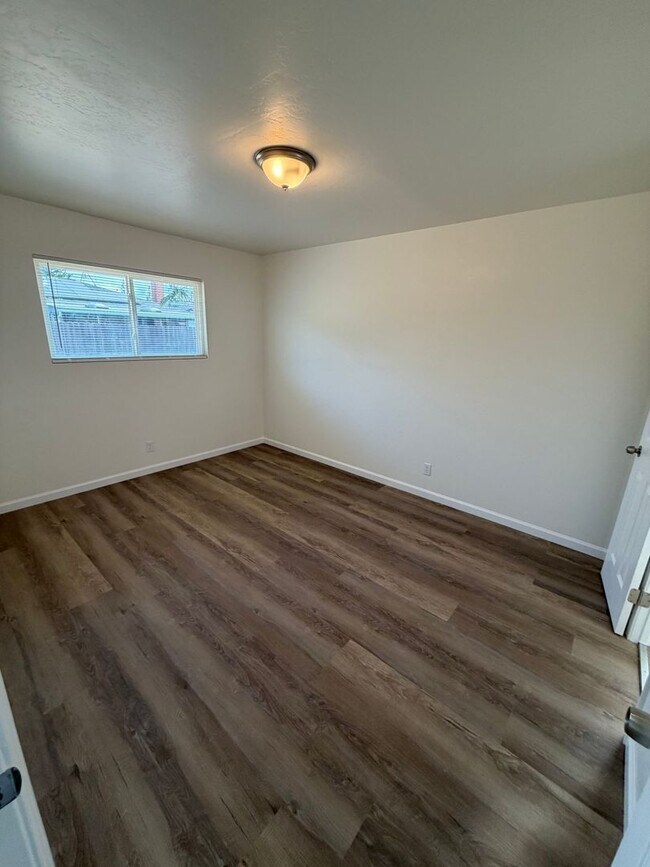 Building Photo - Clovis home for rent.