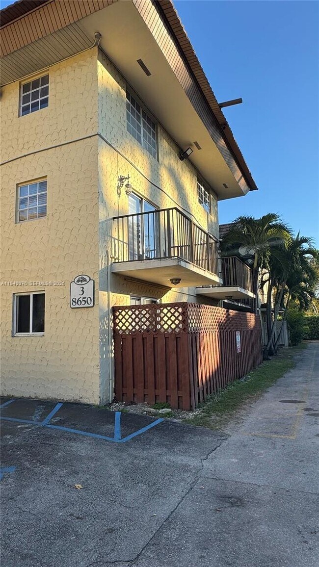 Building Photo - 8650 SW 109th Ave