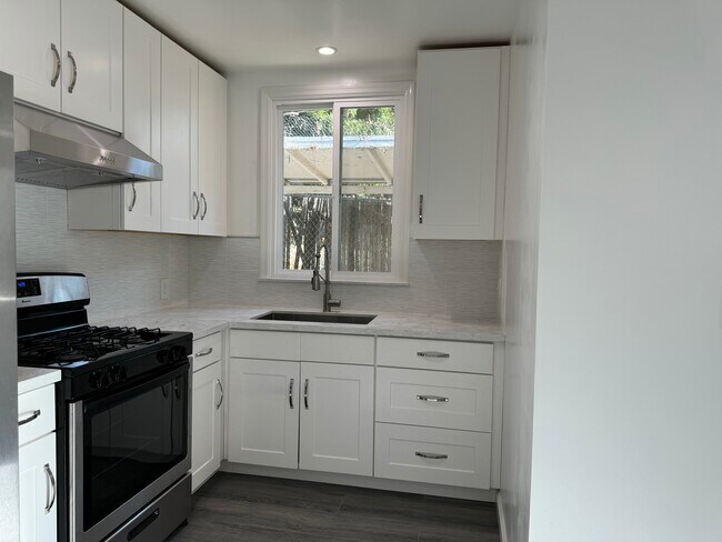 Brand new kitchen - 11052 Plainview Ave