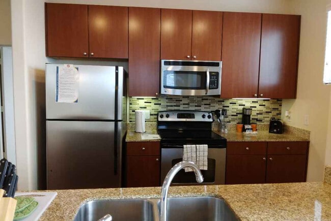 Building Photo - 3200 Palm Way