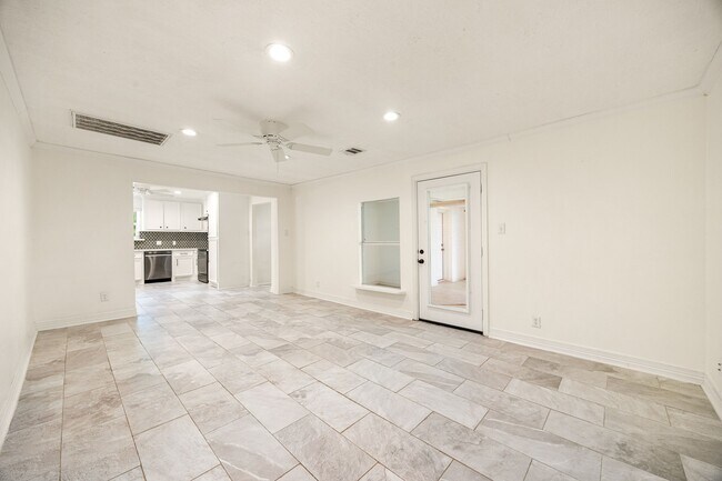 Building Photo - 9762 Tappenbeck Dr