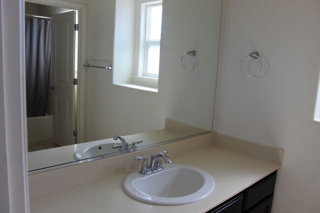 Building Photo - 1280 Cornell Dr