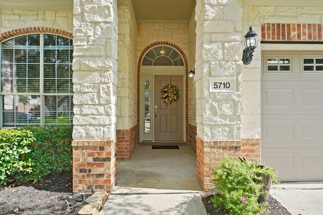 Building Photo - 5710 Everhart Manor Ln