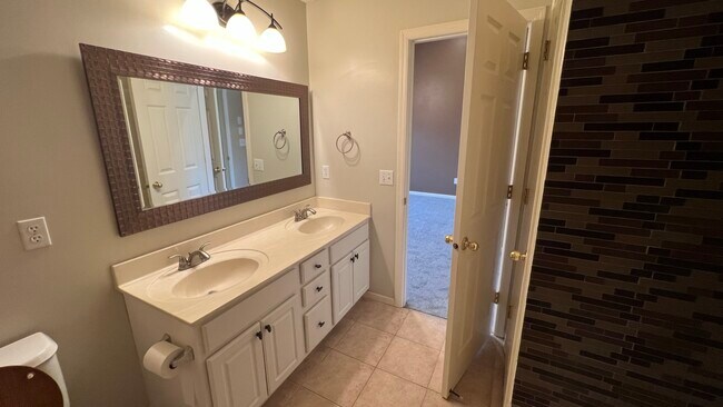 Building Photo - 7866 Old Carriage Ct